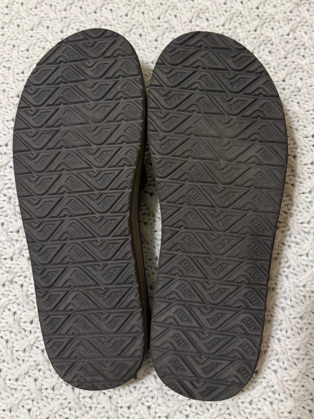 Reef Men’s Olive and Brown Flip Flop Sandals size 10